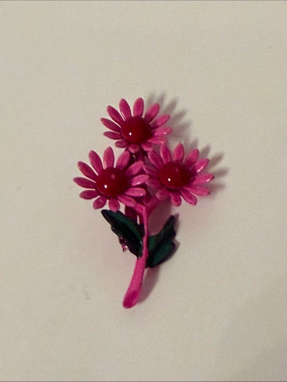 VINTAGE BROOCH PIN JEWELRY PINK RED GREEN ENAMEL BARBIE CORE DAISY FLOWER
